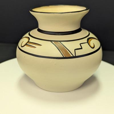 Signed Native American Southwest Indian Small Pottery Piece