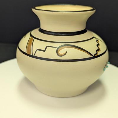 Signed Native American Southwest Indian Small Pottery Piece