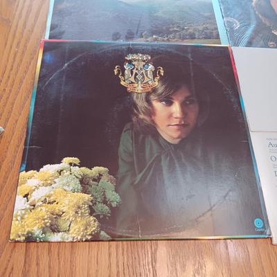 JOHN DENVER, ANNE MURRAY, CARPENTERS & COUNTRY FAVORITES ON VINYL RECORD ALBUMS