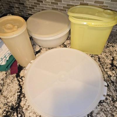 Tupperware lot