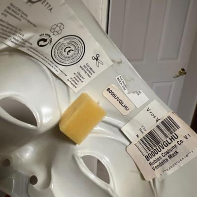 Porcelain Clown Figurines & Masks (BGB-RG)