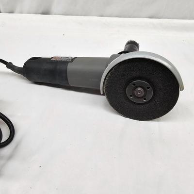 Porter Cable 4 1/2" Disc Grinder & Accessories (DG-JS)