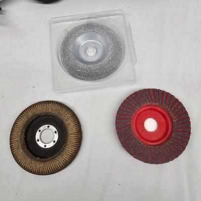 Porter Cable 4 1/2" Disc Grinder & Accessories (DG-JS)