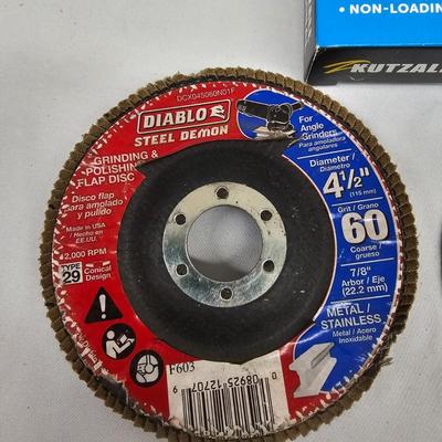 Porter Cable 4 1/2" Disc Grinder & Accessories (DG-JS)