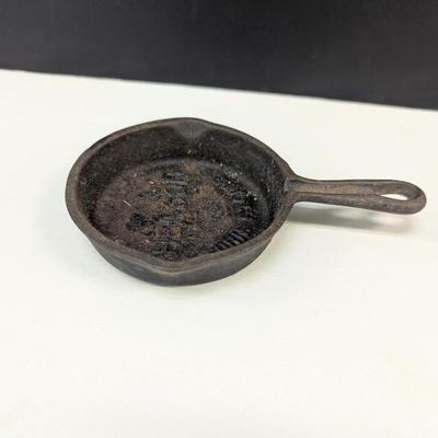 Antique Advertising Miniature Cast Iron Skillet Henson's Furniture Store