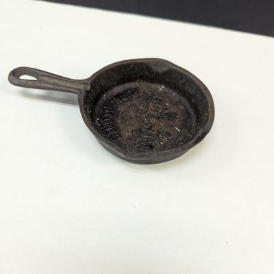 Antique Advertising Miniature Cast Iron Skillet Henson's Furniture Store