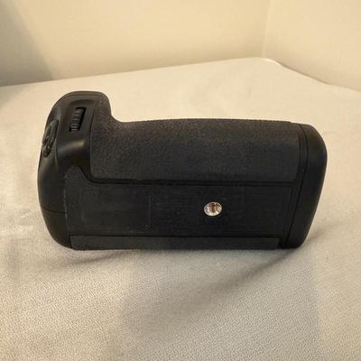 Speedlite, Spyder Lens Calibrator & More Photography Accessories (O-MG)