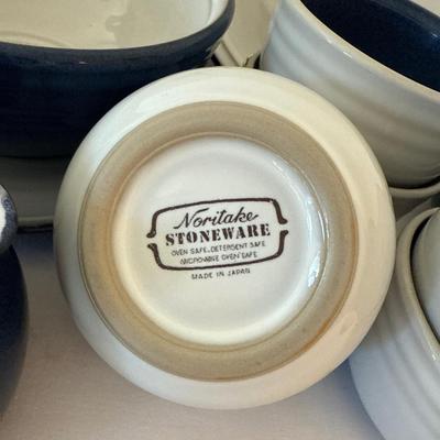 Noritake Stoneware 24 piece