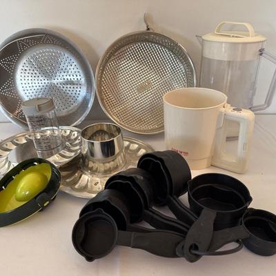 Flour sifter, cheesecake pan, fruit/veggie strainer, plus