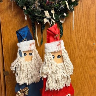Christmas Wreath, Wooden Santas