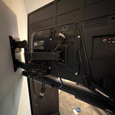 Toshiba 40” TV with JBL Subwoofer & Soundbar (GB-MG)