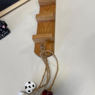 Wood wall decor and black cat