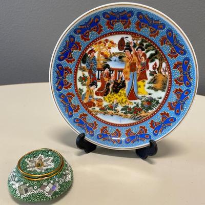 Small beaded trinket box with Asian plate