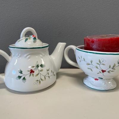 Pfaltzgraff, Winterberry, Tea, pot, and cup with Candle