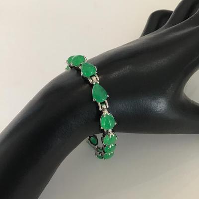 Beautiful vintage silver tone Jade type tennis bracelet