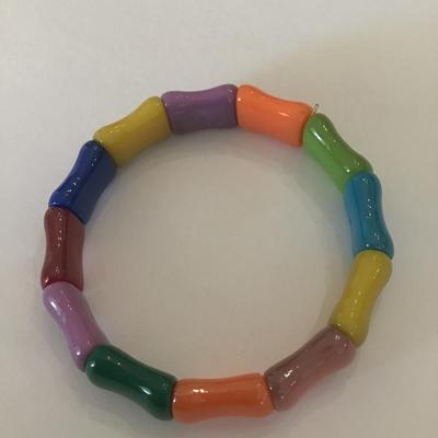 Cute plastic bead stretch bracelet