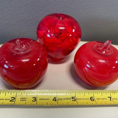 3 Glass apples