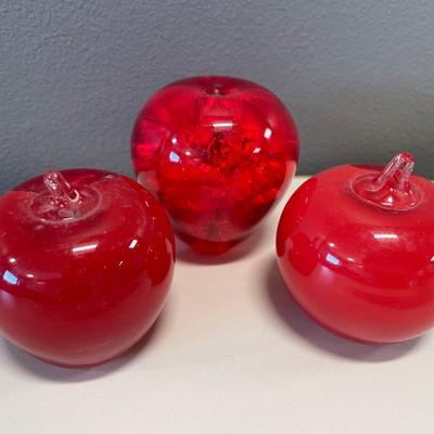 3 Glass apples