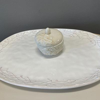 Oval serving plate with candle