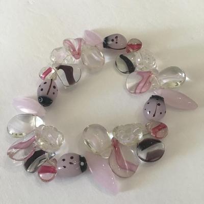 Pretty pink art glass stretch bracelet