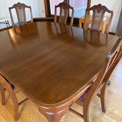 Beautiful vintage table and five chairs with table coverS