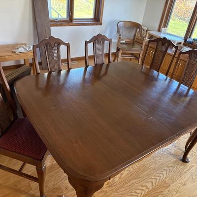 Beautiful vintage table and five chairs with table coverS