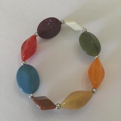 Pretty multicolor plastic bead stretch bracelet