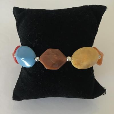 Pretty multicolor plastic bead stretch bracelet