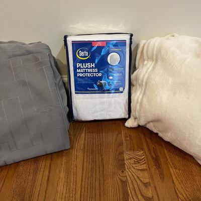 Full/Queen DKNY Duvet, Serta Mattress Cover and More (HB-BC)