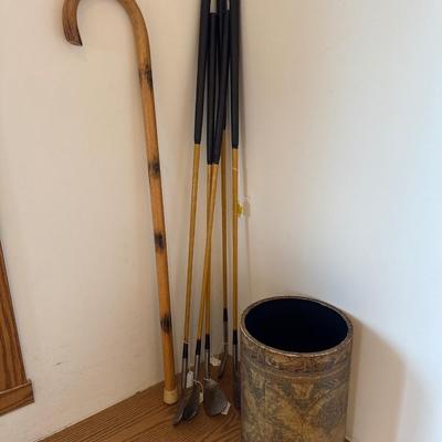 Cane/vintage golf clubs/basket