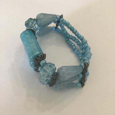 Vintage faux glass ice blue stretch bracelet