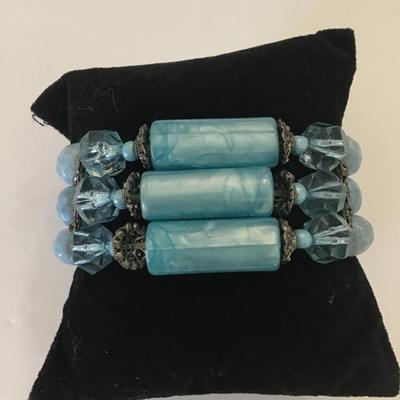 Vintage faux glass ice blue stretch bracelet