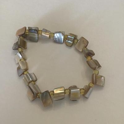 Beautiful Shell stretch Bracelets