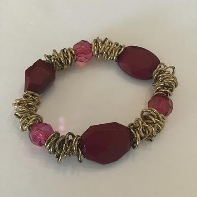 Gold tone stretch bracelet