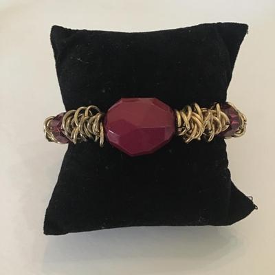 Gold tone stretch bracelet