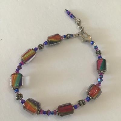 Very nice vintage silver tone art glass bead bracelet