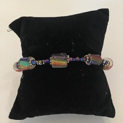 Very nice vintage silver tone art glass bead bracelet