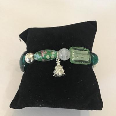 Green glass art stretch bracelet