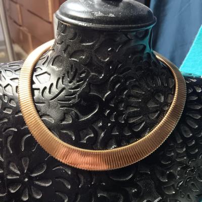 GOLD-TONE PARKLANE NECKLACE, 2 BROOCHES AND A RING