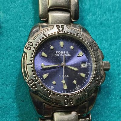 LADIES FOSSIL AND QUARTZ WATCHES