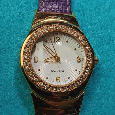 LADIES FOSSIL AND QUARTZ WATCHES