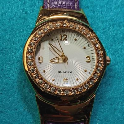 LADIES FOSSIL AND QUARTZ WATCHES