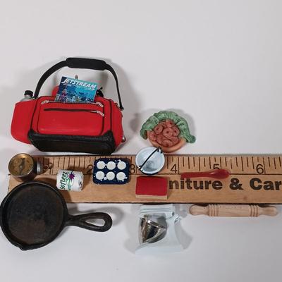 LOT 7: Collection of Doll House Miniatures