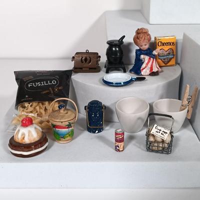 LOT 7: Collection of Doll House Miniatures