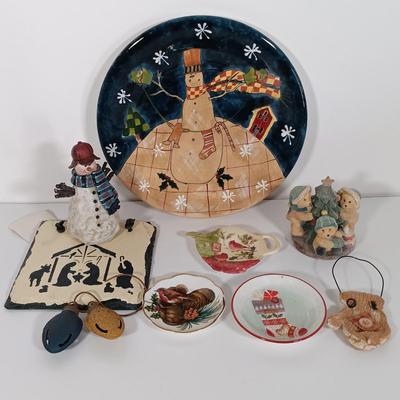 LOT 9: Miniature Christmas Decor with Decorative Plates