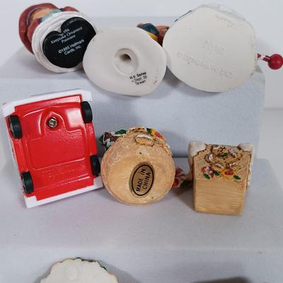 LOT 9: Miniature Christmas Decor with Decorative Plates