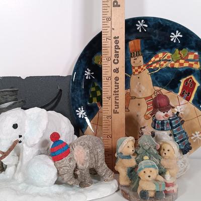 LOT 9: Miniature Christmas Decor with Decorative Plates