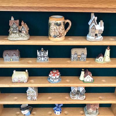 LOT 30: Vintage Wall Mount / Hanging Collectible Cabinet, Miniature Collection and Four Seasons Table Lamp