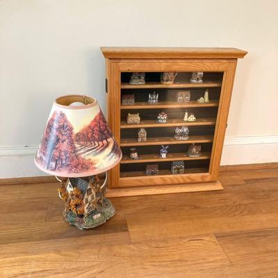 LOT 30: Vintage Wall Mount / Hanging Collectible Cabinet, Miniature Collection and Four Seasons Table Lamp