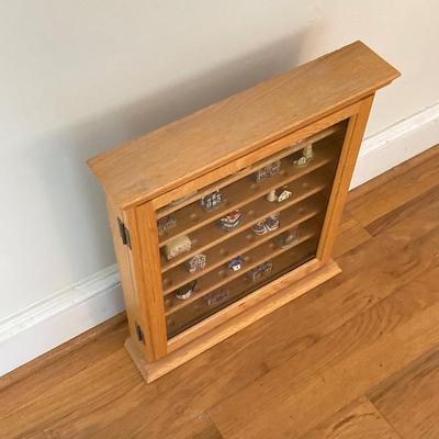 LOT 30: Vintage Wall Mount / Hanging Collectible Cabinet, Miniature Collection and Four Seasons Table Lamp